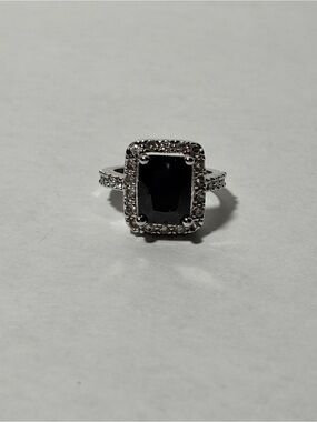 Black Stone Halo Silver Ring - Elegant Women's Fashion Ring